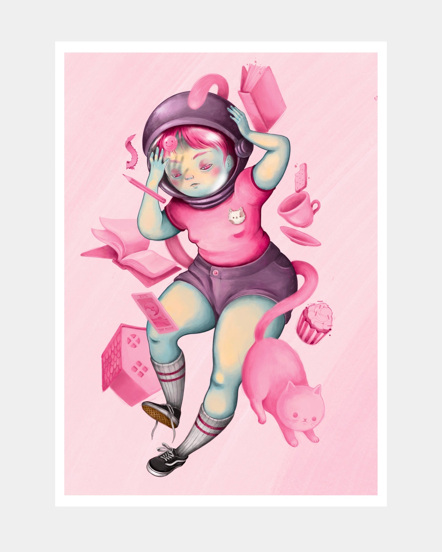 Astronauta introversa, ritratto di donna su sfondo rosa con gattini, libri, dolcetti e tazze da tè.