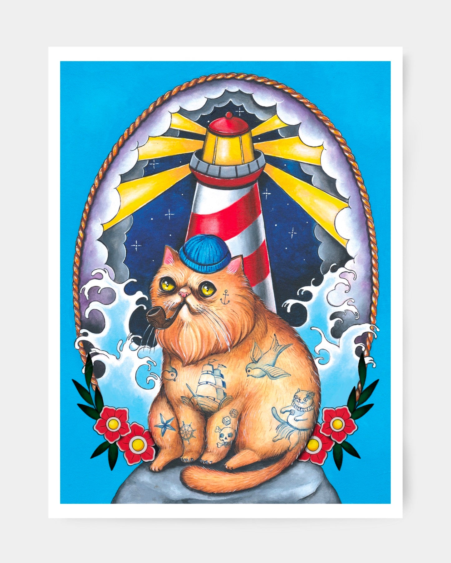 Gatto marinaio davanti a un faro con tatuaggi traditional