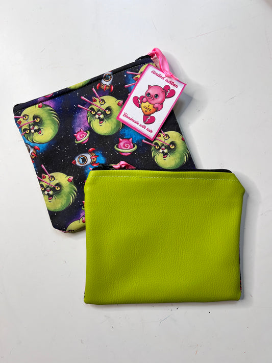 Pochette alienini