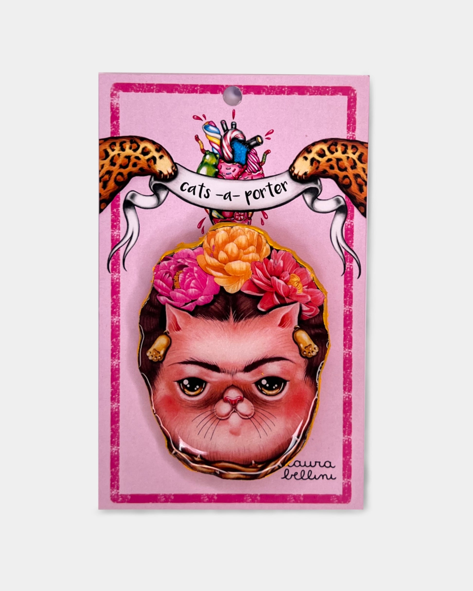 gatta Frida Kahlo con fiori sulla testa