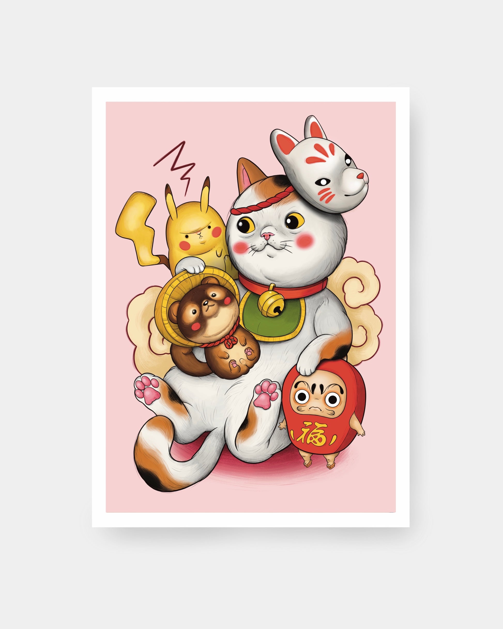 Maneki neko con maschera da volpe, pikachu, un tanuki e un daruma. Personaggi del folklore giapponese su sfondo rosa.